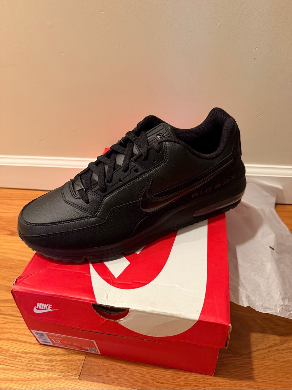 Nike Black Air Max Men's Low-Top Sneaker